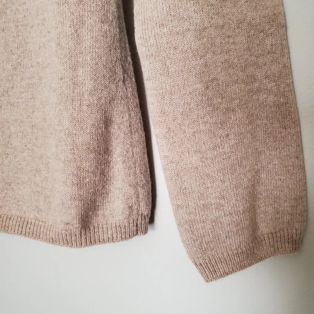 NEW Vicedomini Cashmere Sweater XS Tan Animal Print Collar V-Neck